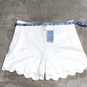 Scallop white short
